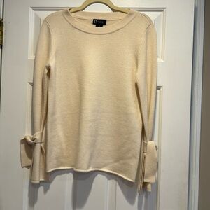 Cashmere by Bloomingdale’s. 100% Cashmere. Sz M. Excellent condition. Beautiful